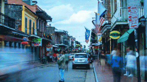 Locals Tell About Things That Always Surprise Tourists (22 gifs)