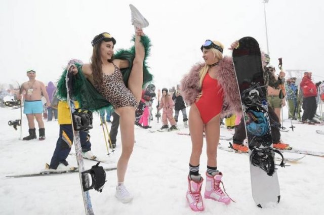 Sochi, Russia: People Skiing In Underwear (32 pics)