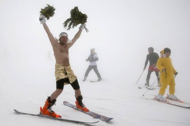 Sochi, Russia: People Skiing In Underwear (32 pics)