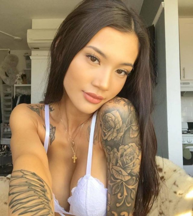 Girls With Tattoos (50 pics)
