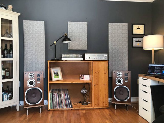 Stay Here And Listen To Music (24 pics)