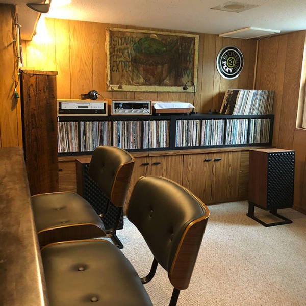 Stay Here And Listen To Music (24 pics)