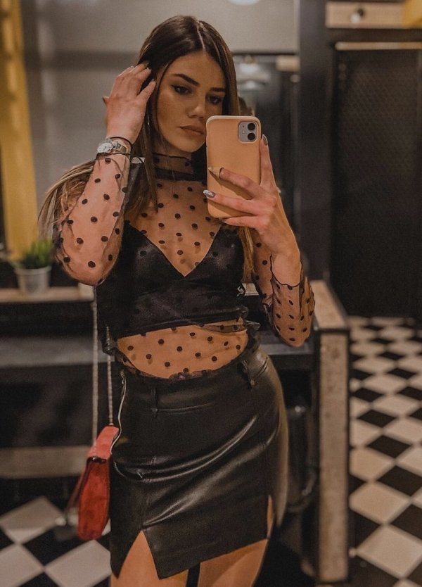 Girls In Latex And Leather (43 pics)
