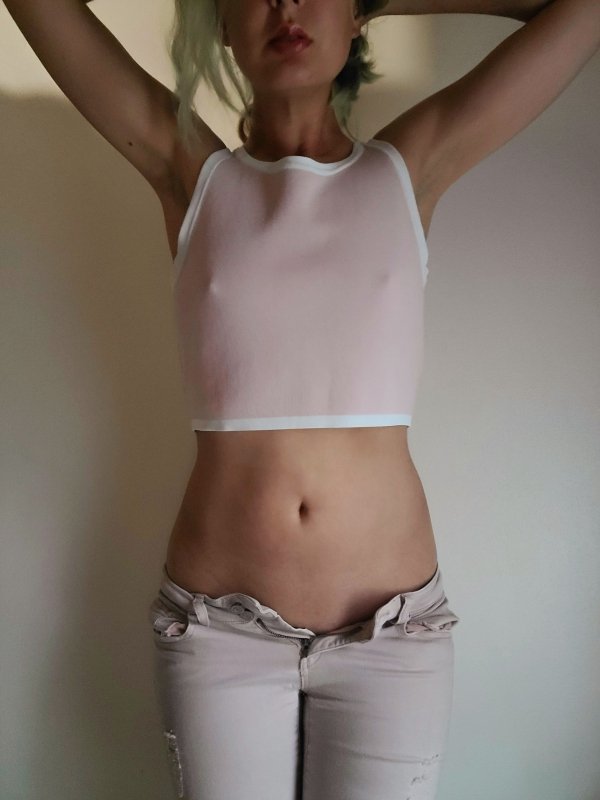 Braless Girls (33 pics)