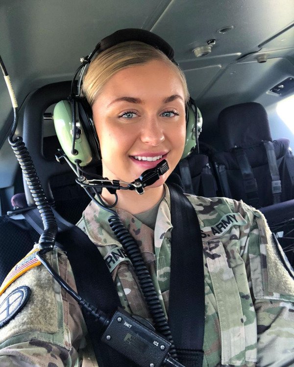 Military Girls (28 pics)