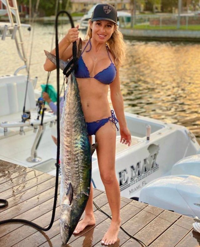 Fisher Girls (49 pics)