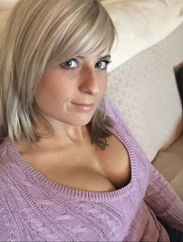 Hot Girls (97 pics)