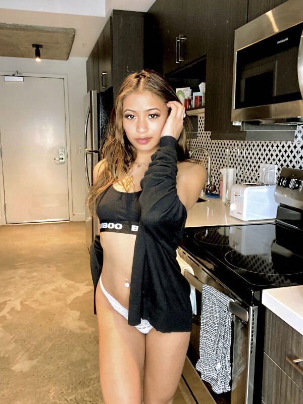 Hot Girls (97 pics)