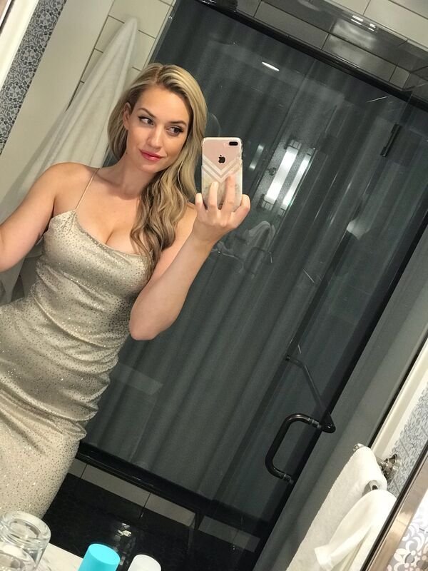 Girls In Tight Dresses (45 pics)