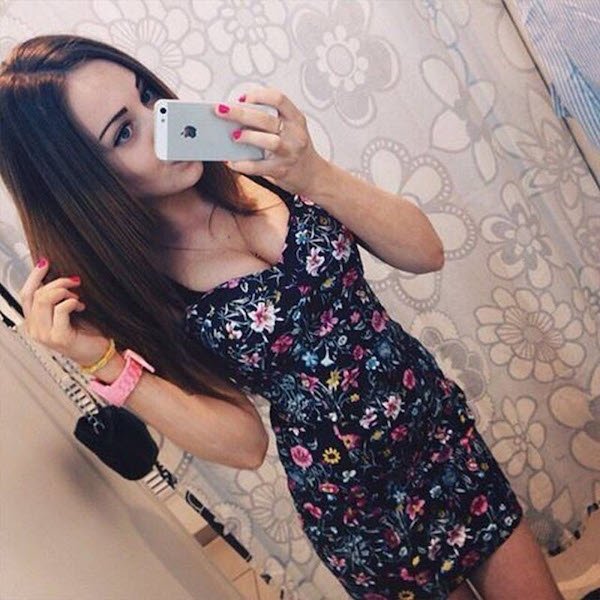 Girls In Tight Dresses (45 pics)