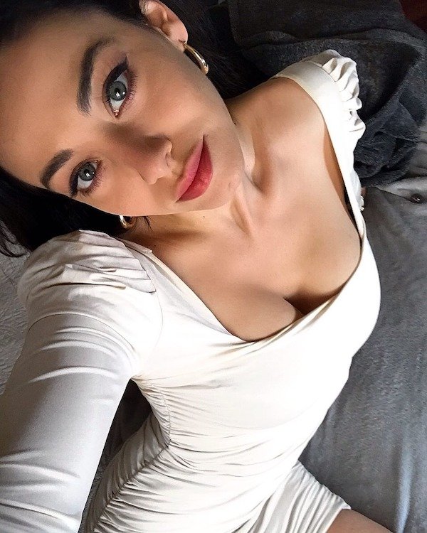 Girls In Tight Dresses (45 pics)