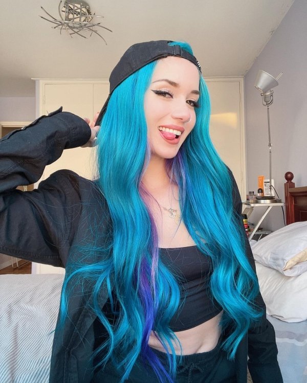 Girls With Dyed Hair (36 pics)
