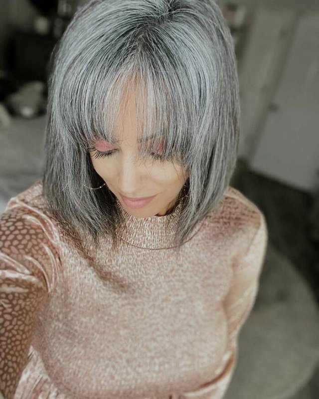 This Woman Decided To Stop Dyeing Her Hair (32 pics)