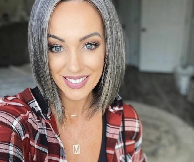 This Woman Decided To Stop Dyeing Her Hair (32 pics)