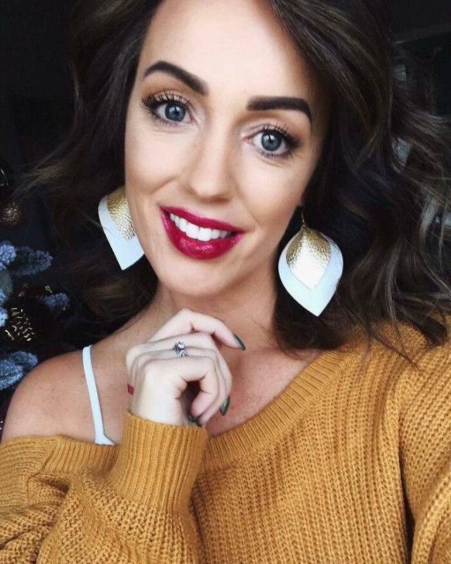 This Woman Decided To Stop Dyeing Her Hair (32 pics)