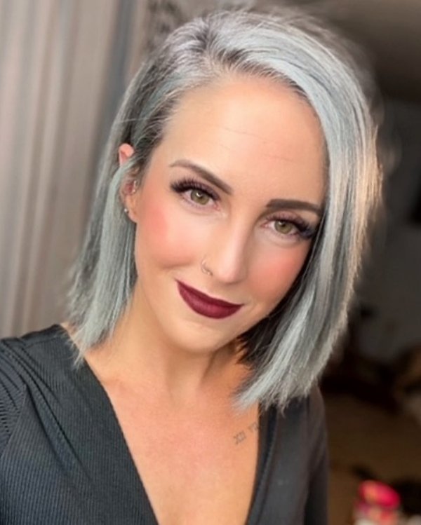 Women Who Decided To Be With Grey Hair (32 pics)