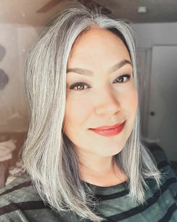 Women Who Decided To Be With Grey Hair (32 pics)