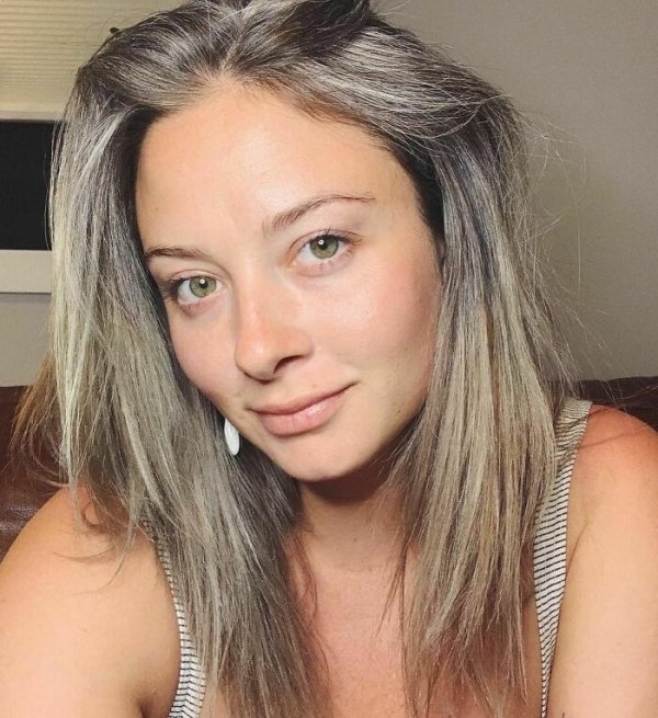 Women Who Decided To Be With Grey Hair (32 pics)