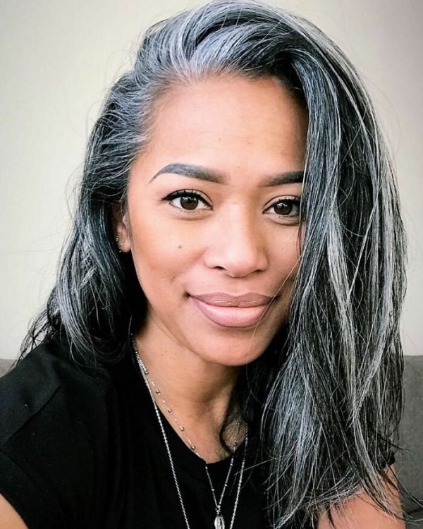 Women Who Decided To Be With Grey Hair (32 pics)