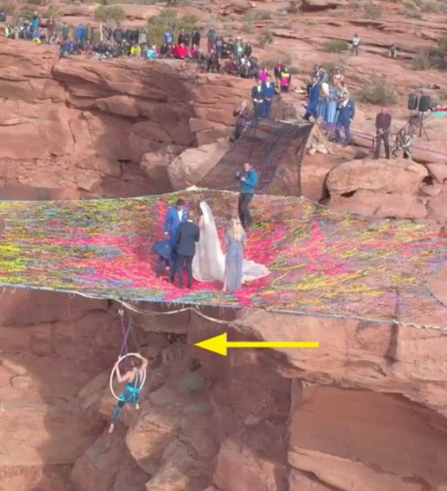 What's Wrong With These Weddings? (33 pics)