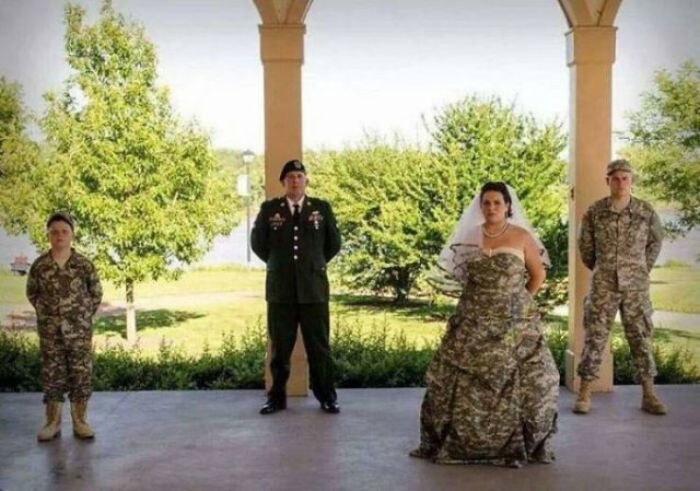What's Wrong With These Weddings? (33 pics)