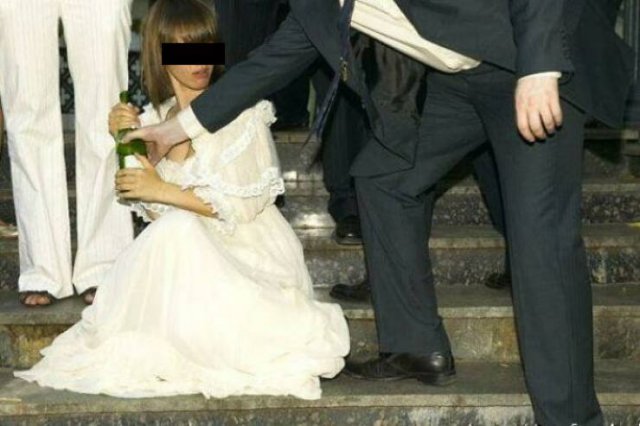 What's Wrong With These Weddings? (33 pics)