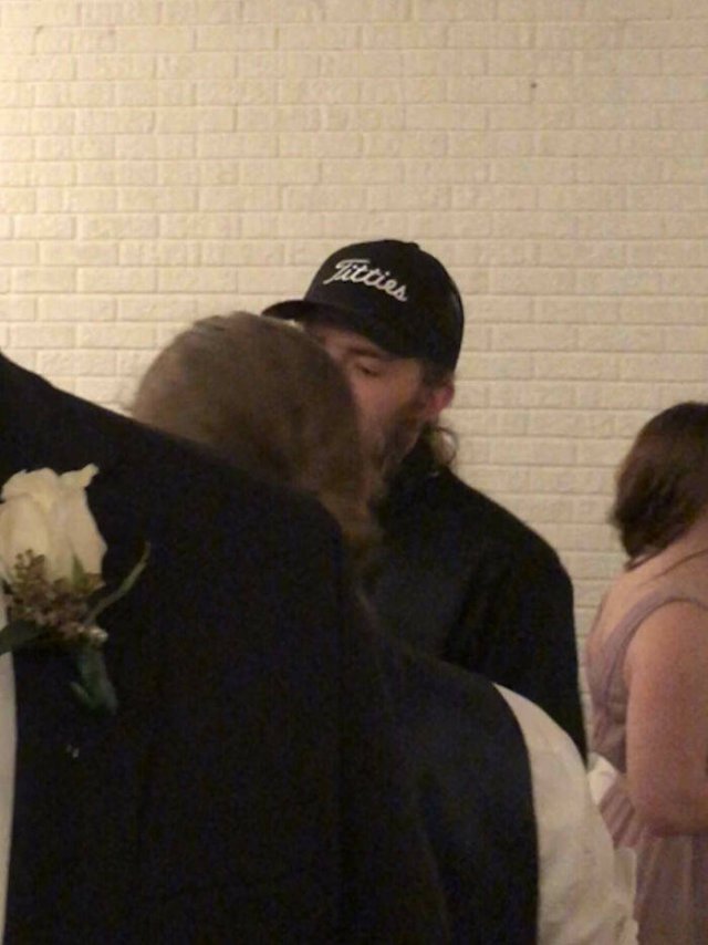 What's Wrong With These Weddings? (33 pics)