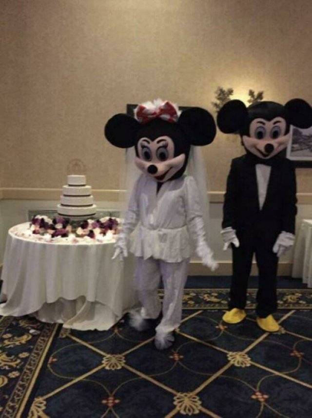 What's Wrong With These Weddings? (33 pics)