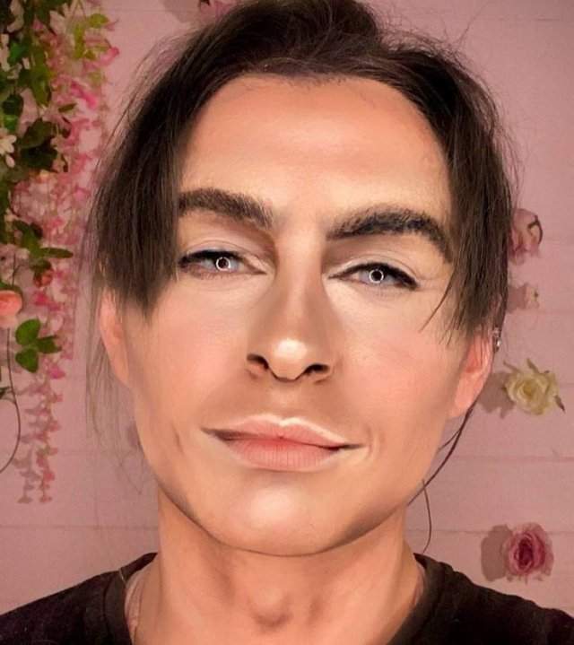 British Makeup Artist Can Turn Herself Into Any Celebrity 23 Pics
