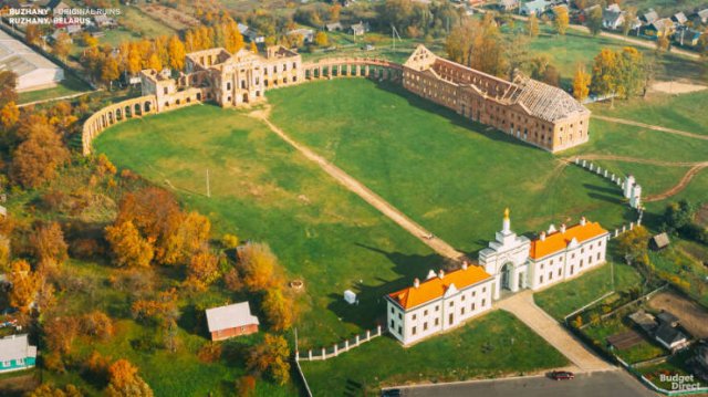 How Time Changed Beautiful Palaces Around The World (14 pics)