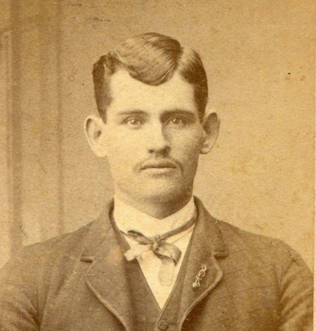 Can You Guess The Age Of These People From The Past? (18 pics) Can You Guess The Age Of These People From The Past? (18 pics)