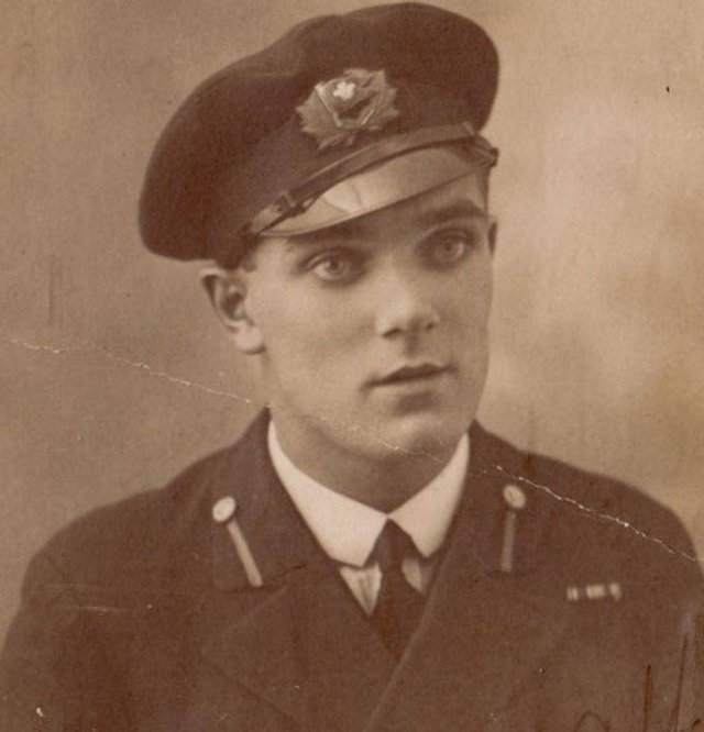 Can You Guess The Age Of These People From The Past? (18 pics) Can You Guess The Age Of These People From The Past? (18 pics)