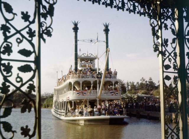 Old Photos Of 'Disneyland' Opening (25 pics)
