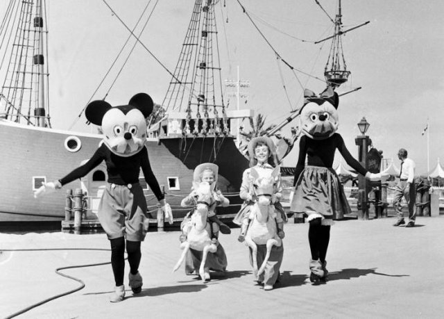 Old Photos Of 'Disneyland' Opening (25 pics)
