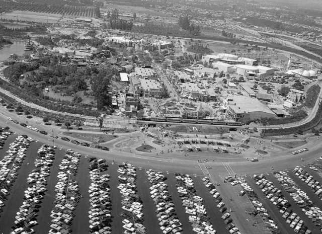 Old Photos Of 'Disneyland' Opening (25 pics)