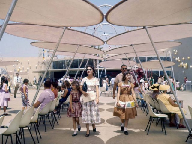 Old Photos Of 'Disneyland' Opening (25 pics)