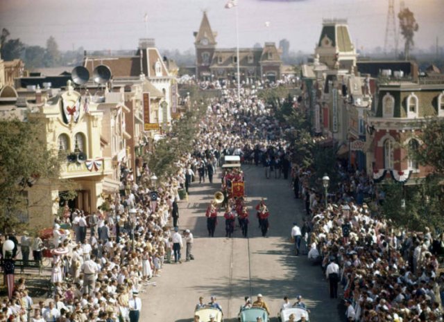 Old Photos Of 'Disneyland' Opening (25 pics)
