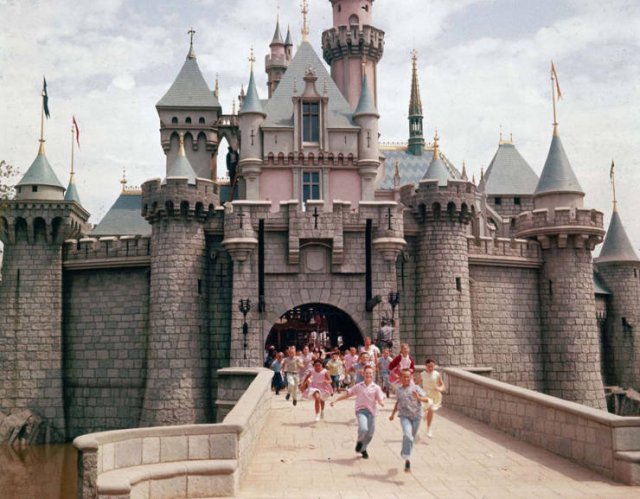 Old Photos Of 'Disneyland' Opening (25 pics)