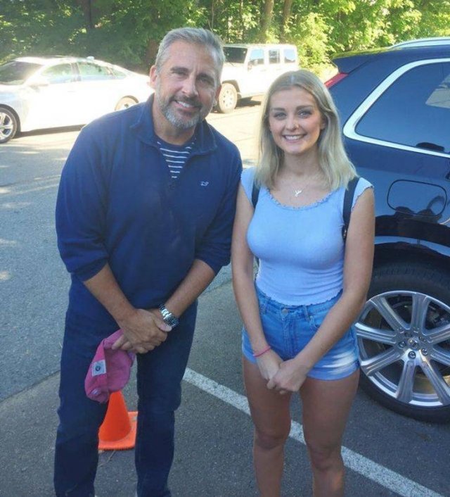 Celebrities Who Like Taking Photos With Their Fans (19 pics) Celebrities Who Like Taking Photos With Their Fans (19 pics)
