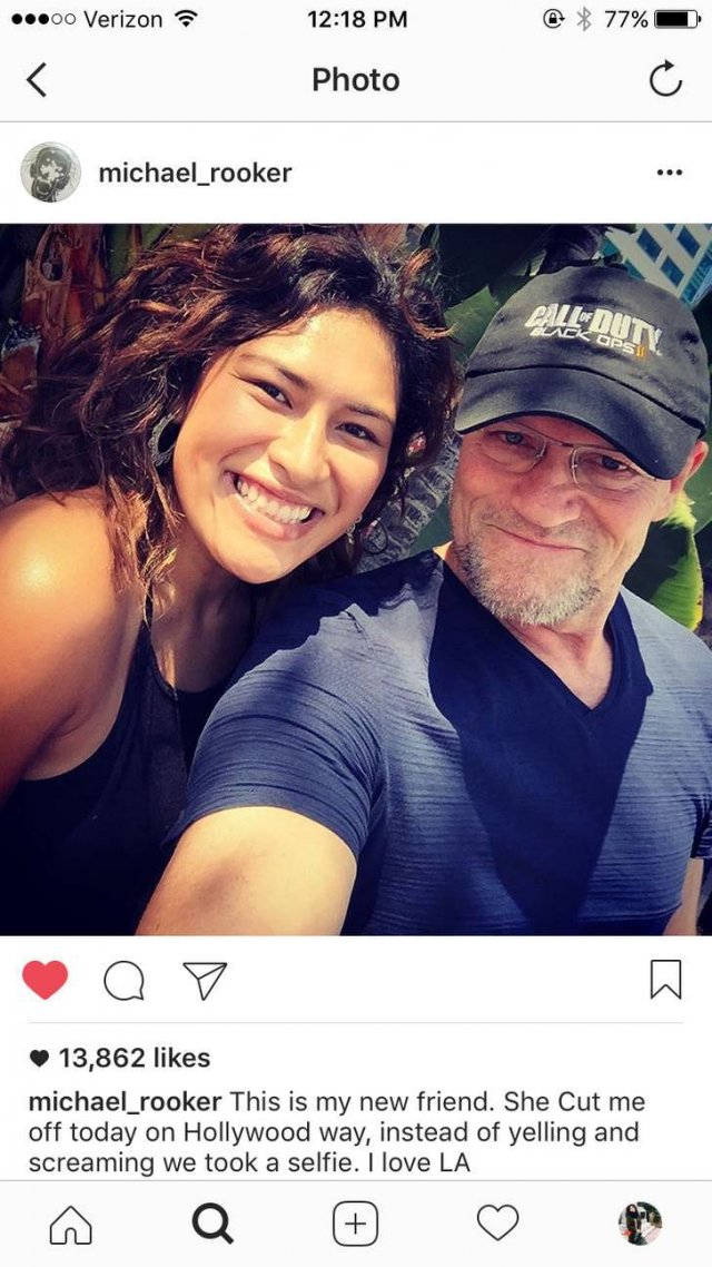 Celebrities Who Like Taking Photos With Their Fans (19 pics) Celebrities Who Like Taking Photos With Their Fans (19 pics)