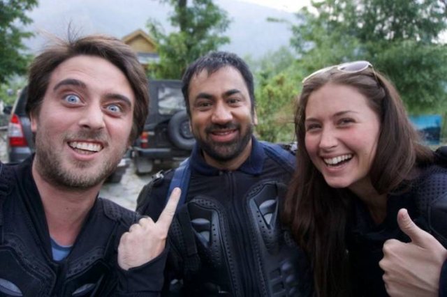 Celebrities Who Like Taking Photos With Their Fans (19 pics) Celebrities Who Like Taking Photos With Their Fans (19 pics)