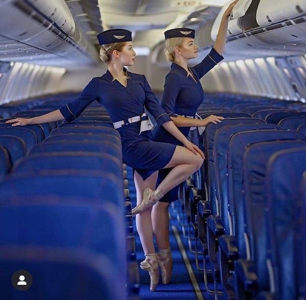 Hot Flight Attendants 33 Pics
