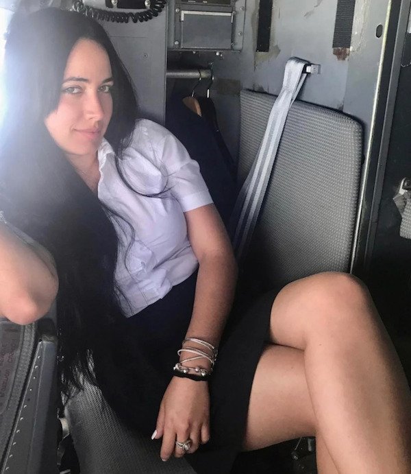 Hot Flight Attendants (33 pics)
