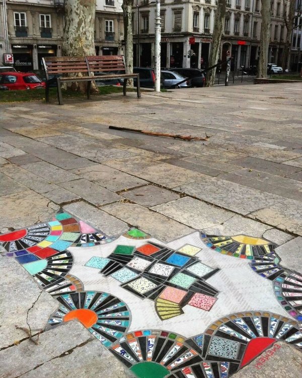Artist Restores Street Cracks With Beautiful Mosaics (35 pics)