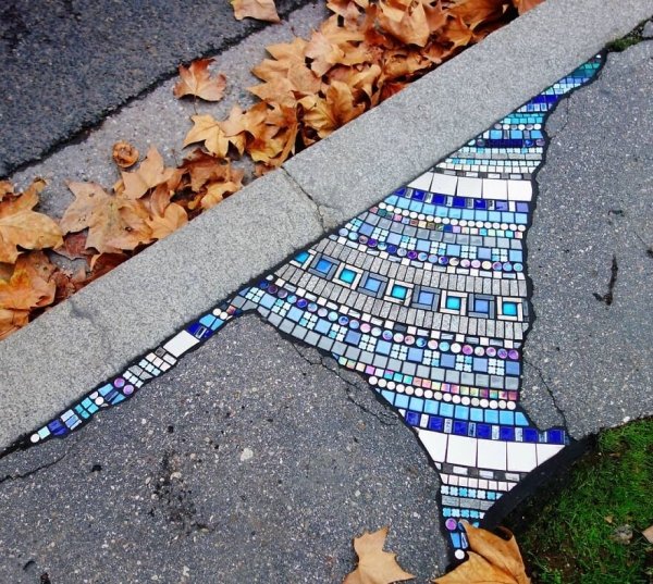 Artist Restores Street Cracks With Beautiful Mosaics (35 pics)