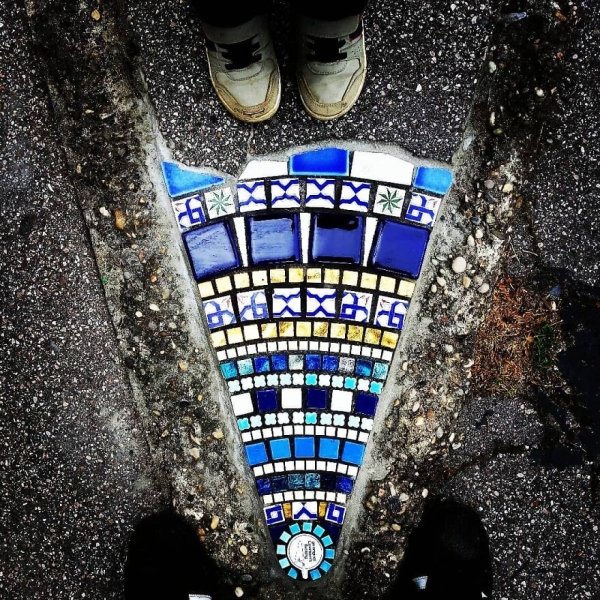 Artist Restores Street Cracks With Beautiful Mosaics (35 pics)