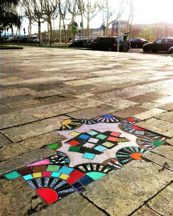 Artist Restores Street Cracks With Beautiful Mosaics (35 pics)