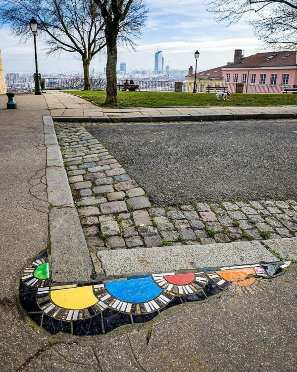 Artist Restores Street Cracks With Beautiful Mosaics (35 pics)
