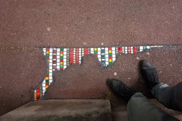Artist Restores Street Cracks With Beautiful Mosaics (35 pics)
