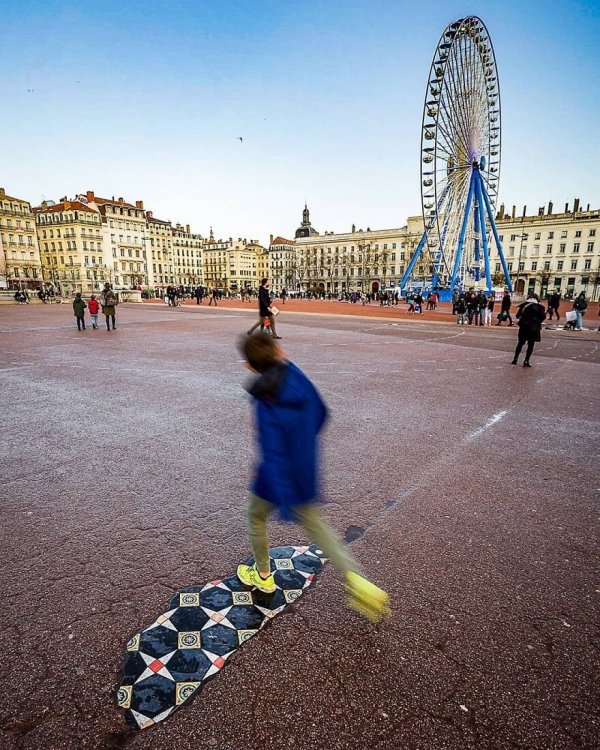Artist Restores Street Cracks With Beautiful Mosaics (35 pics)